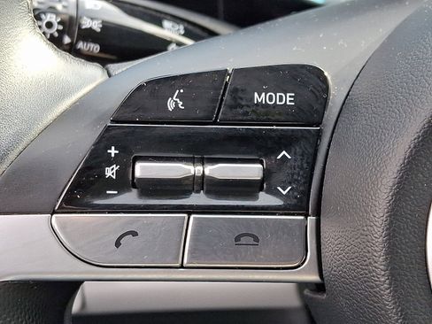 Used 2023 Hyundai Elantra Limited image 23