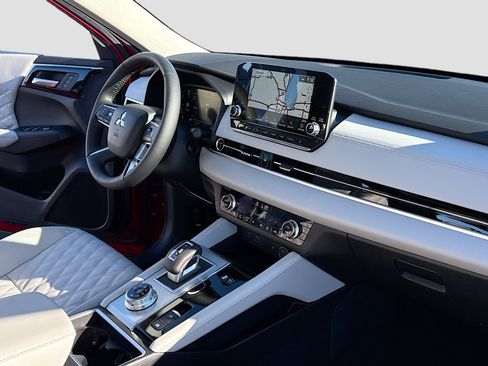 New 2025 Mitsubishi Outlander SEL image 5