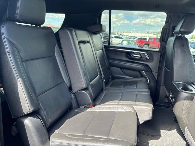 Used 2025 Chevrolet Suburban Z71 AWD/4WD image 36