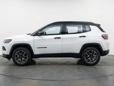 Used 2025 Jeep Compass Trailhawk AWD/4WD image 5