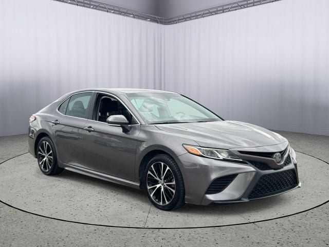 Used 2018 Toyota Camry SE w/ Convenience Package FWD image 5