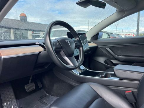 Used 2018 Tesla Model 3 Long Range image 2