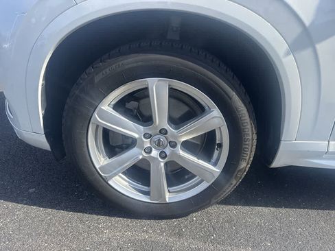 Used 2020 Volvo XC90 T6 Momentum image 10