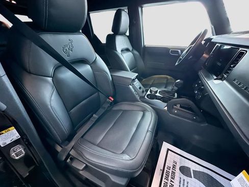 Used 2025 Ford Bronco Badlands image 24