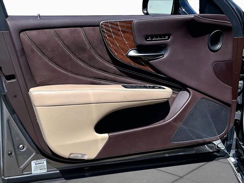 Used 2020 Lexus LS 500 w/ Interior Upgrade Package RWD image 20