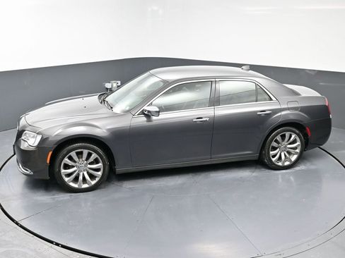 Used 2019 Chrysler 300 Limited image 46