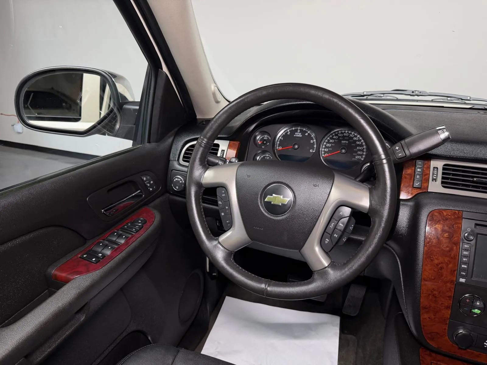 Used 2013 Chevrolet Avalanche LTZ RWD image 21