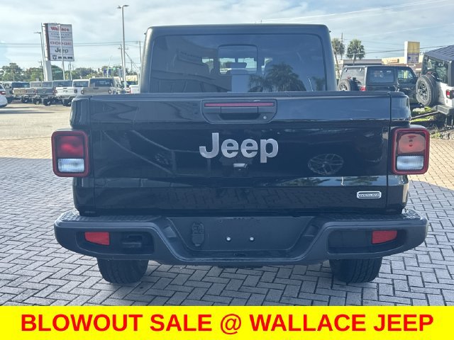 Certified 2023 Jeep Gladiator Overland AWD/4WD image 8