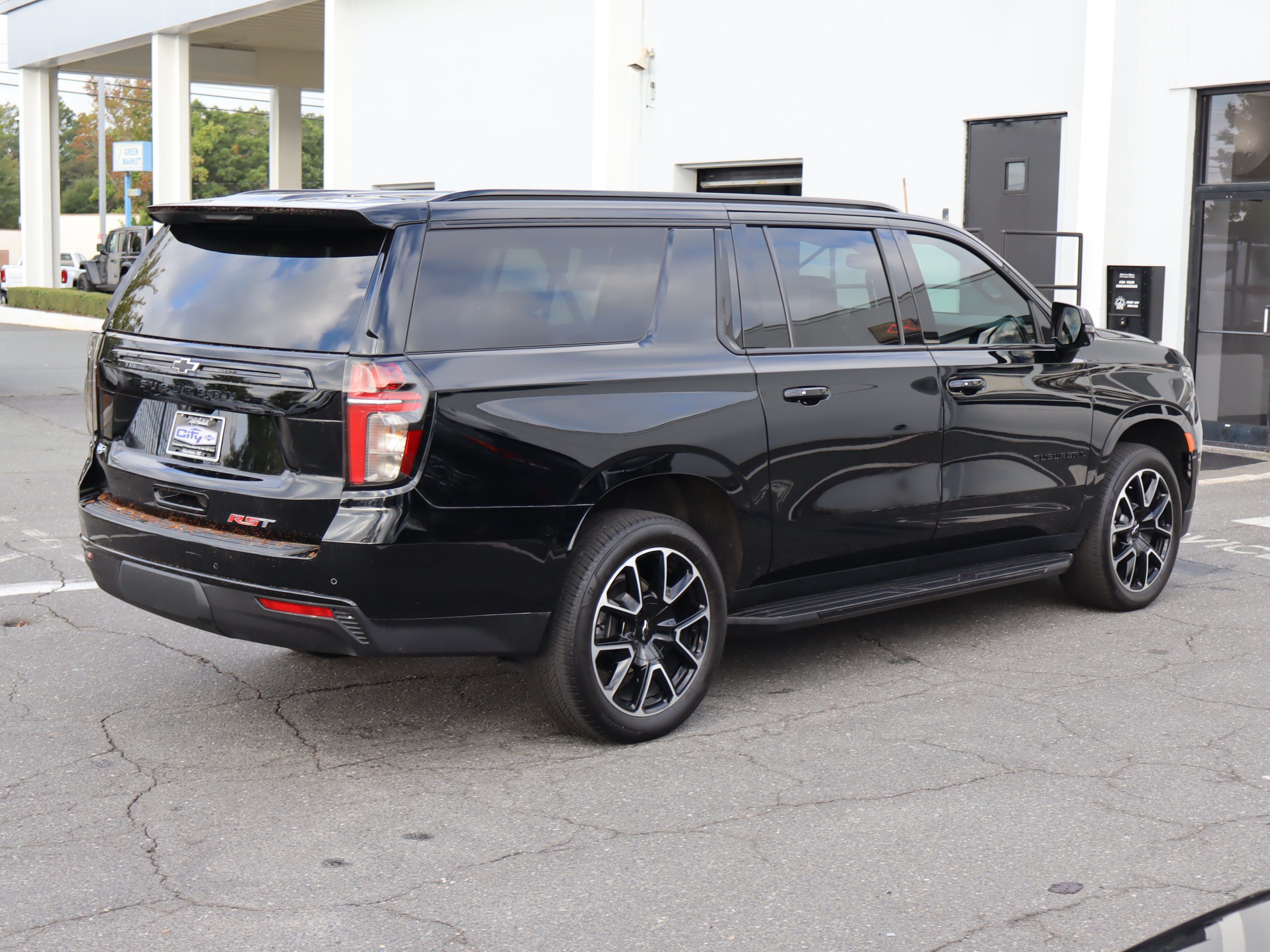 Used 2024 Chevrolet Suburban RST w/ Luxury Package AWD/4WD image 10