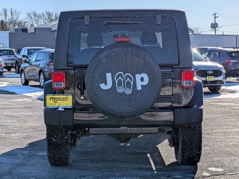 Used 2018 Jeep Wrangler Unlimited Sahara AWD/4WD image 6