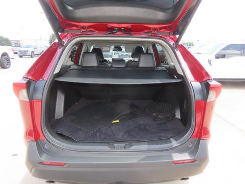Used 2022 Toyota RAV4 XLE Premium FWD image 12