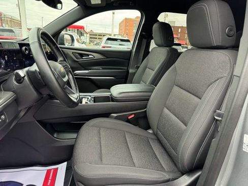 Certified 2025 Chevrolet Traverse LT image 12