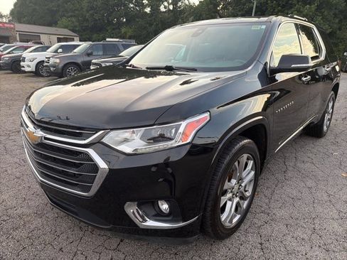 Used 2019 Chevrolet Traverse Premier w/ Driver Confidence II Package FWD image 2