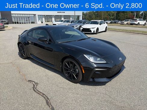 Used 2025 Toyota GR86 Premium RWD image 5