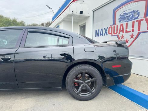 Used 2013 Dodge Charger SE image 9