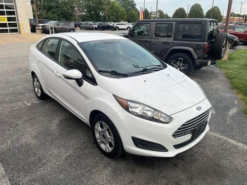 Used 2016 Ford Fiesta SE FWD image 1
