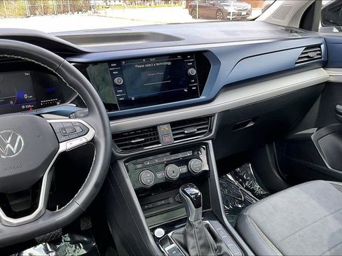 Used 2024 Volkswagen Taos SE image 6