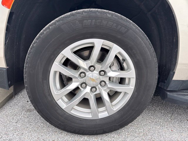 Used 2024 Chevrolet Tahoe LT RWD image 9