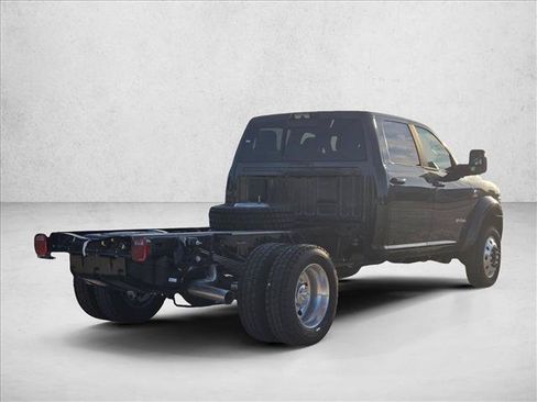 New 2026 RAM 4500 4x4 Crew Cab DRW w/ Laramie Trim Package image 2