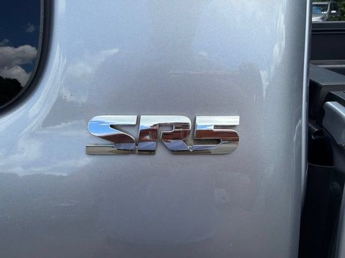 Used 2017 Toyota Tacoma SR5 w/ SR5 Appearance Package (SM) AWD/4WD image 30