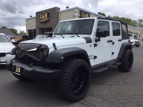 Used 2015 Jeep Wrangler Unlimited Sport w/ Quick Order Package 24S AWD/4WD image 1