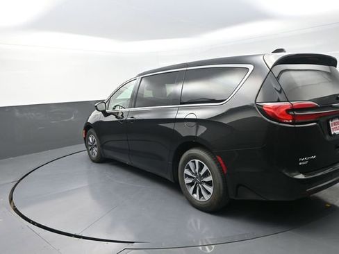 Used 2024 Chrysler Pacifica Limited FWD image 58