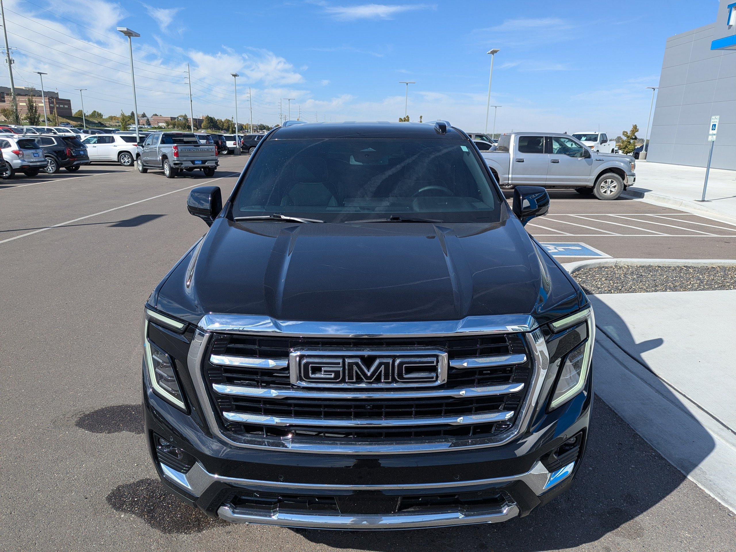 Used 2025 GMC Yukon XL Elevation AWD/4WD image 6