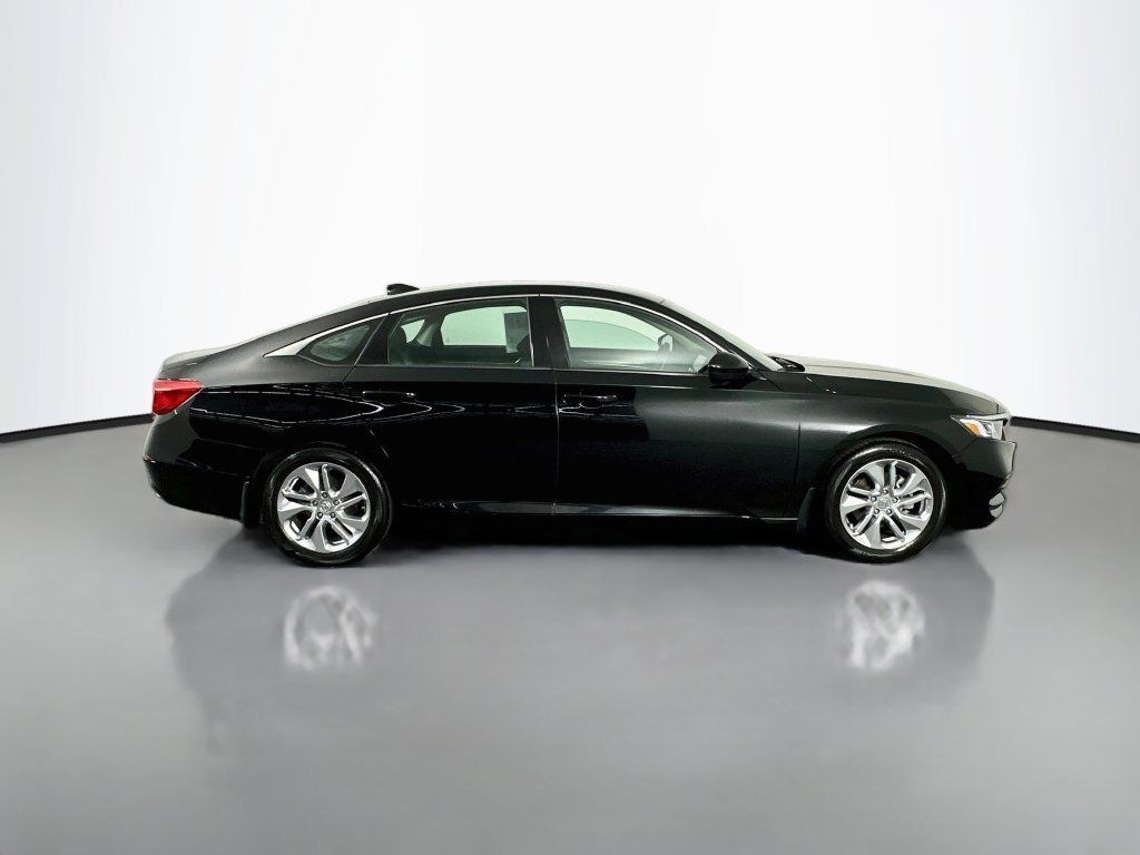 Used 2018 Honda Accord LX image 9