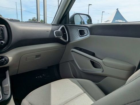Used 2021 Kia Soul LX FWD image 14