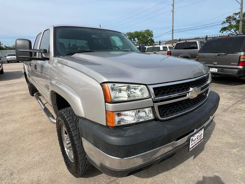 Used 2006 Chevrolet Silverado 2500 LT w/ Heavy-Duty Power Package RWD image 15