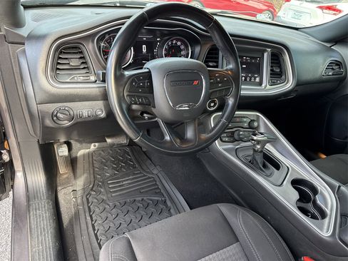 Used 2019 Dodge Challenger SXT image 11