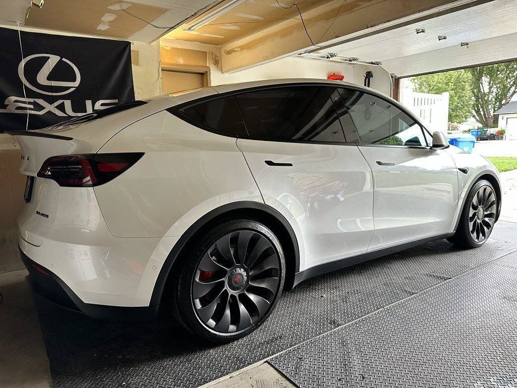 Used 2022 Tesla Model Y Performance AWD/4WD image 3