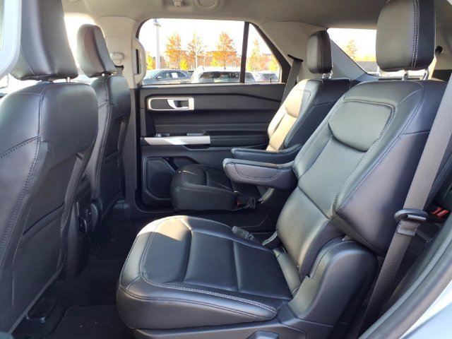 Used 2023 Ford Explorer XLT w/ Equipment Group 202A AWD/4WD image 11
