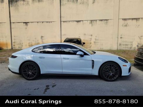 Used 2022 Porsche Panamera image 10