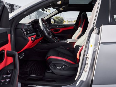 Used 2024 Lamborghini Urus S AWD/4WD image 32