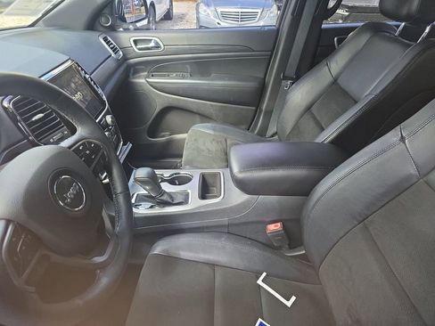 Used 2019 Jeep Grand Cherokee Altitude image 10