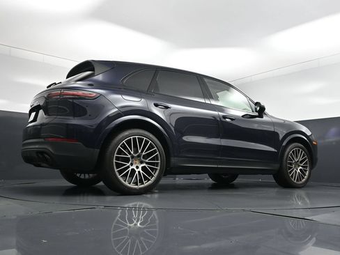 Used 2022 Porsche Cayenne AWD/4WD image 29