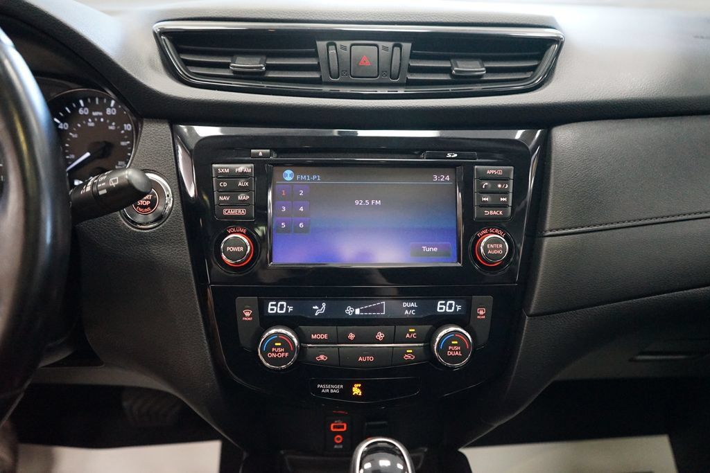 Used 2017 Nissan Rogue SV AWD/4WD image 7