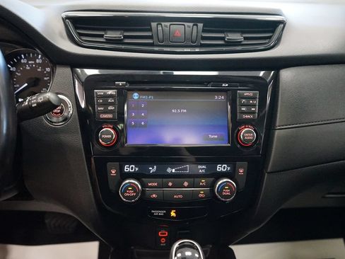 Used 2017 Nissan Rogue SV AWD/4WD image 7