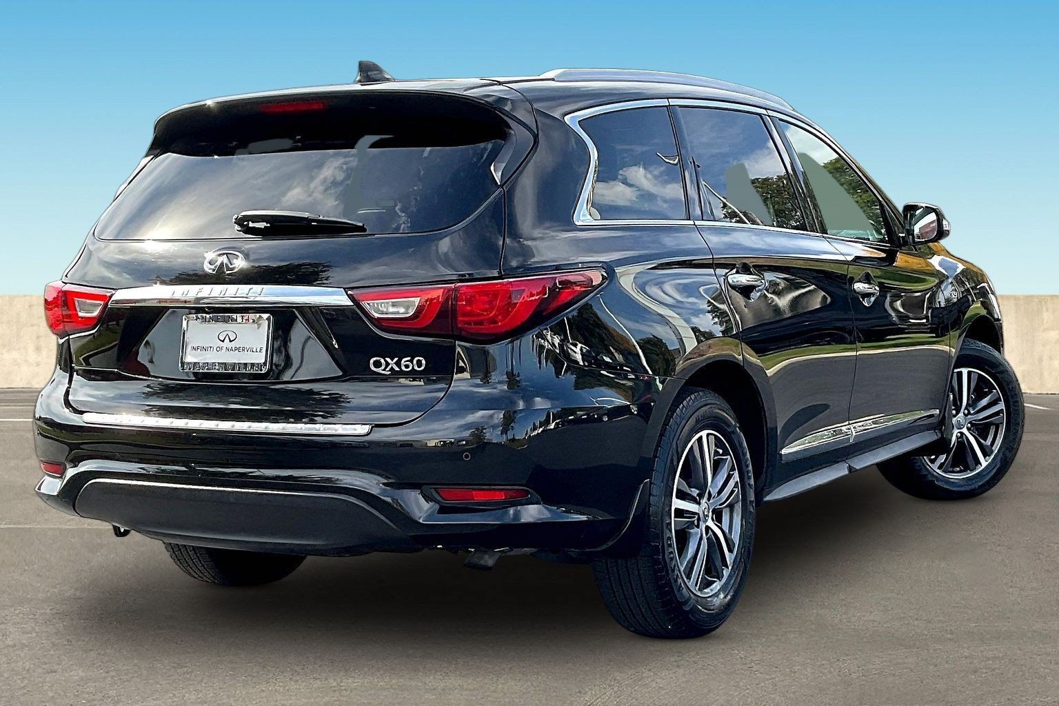 Used 2017 INFINITI QX60 Luxe w/ Premium Plus Package AWD/4WD image 5