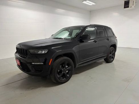 Used 2024 Jeep Grand Cherokee Limited w/ Luxury Tech Group II AWD/4WD image 4
