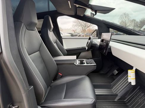 Used 2024 Tesla Cybertruck AWD Crew Cab image 26