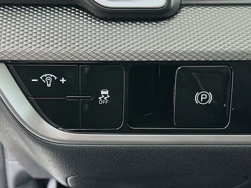 Used 2024 Kia Sportage LX image 16