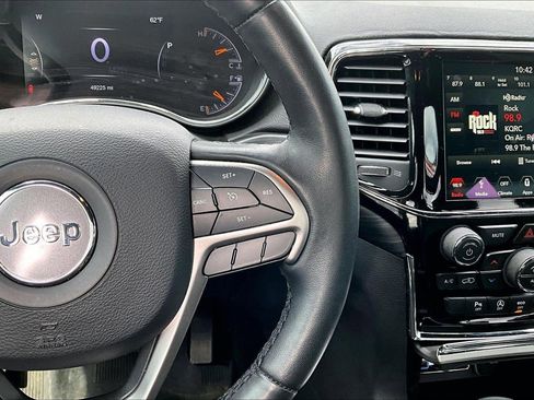 Used 2019 Jeep Grand Cherokee Altitude AWD/4WD image 15