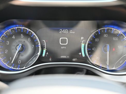 Used 2024 Chrysler Pacifica Touring-L FWD image 24