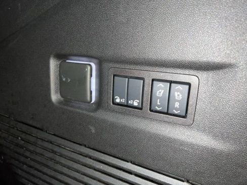 Used 2025 GMC Yukon XL AT4 Ultimate image 64