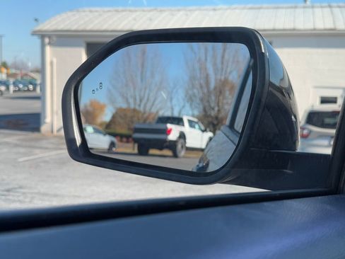 Used 2022 Ford Explorer XLT w/ Equipment Group 202A image 11