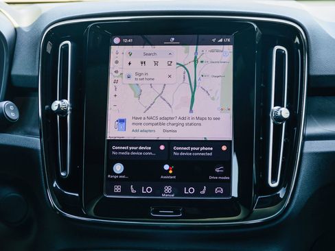 Used 2023 Volvo XC40 Recharge Plus w/ Protection Package Premier image 16