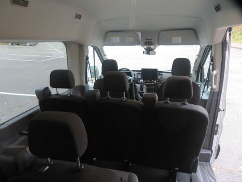 Used 2023 Ford Transit 350 XLT image 26