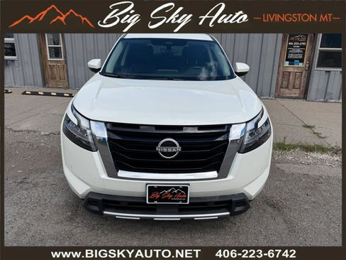 Used 2024 Nissan Pathfinder SL AWD/4WD image 2